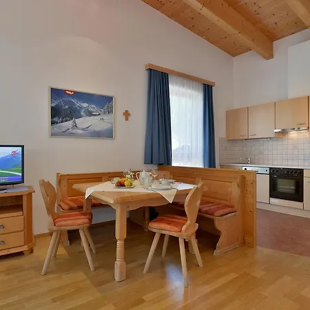 Ferienwohnungen Haus Der Mitte Mayrhofen Room photo
